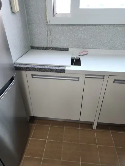 싱크대 제거 — 창 아래 간이 보조주방