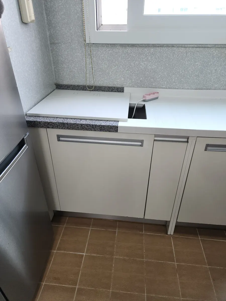 싱크대 제거 — 창 아래 간이 보조주방